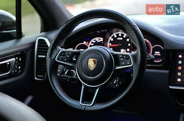 Позашляховик / Кросовер Porsche Cayenne 2022 в 