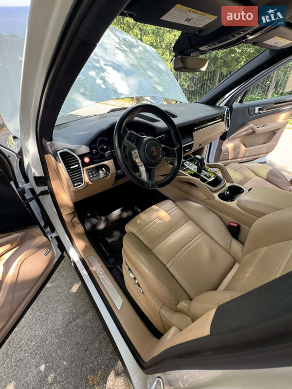Позашляховик / Кросовер Porsche Cayenne 2019 в Києві