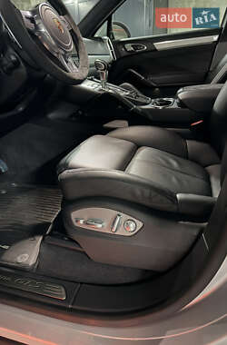 Внедорожник / Кроссовер Porsche Cayenne 2013 в 