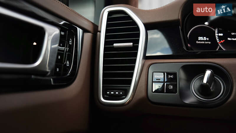 Позашляховик / Кросовер Porsche Cayenne 2020 в Львові