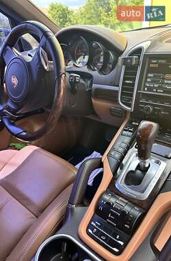 Позашляховик / Кросовер Porsche Cayenne 2012 в 