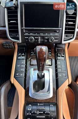 Позашляховик / Кросовер Porsche Cayenne 2012 в 