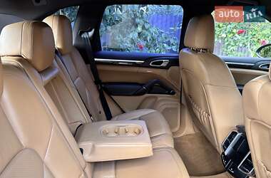 Позашляховик / Кросовер Porsche Cayenne 2012 в 