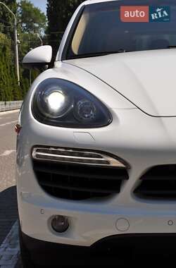 Внедорожник / Кроссовер Porsche Cayenne 2012 в 