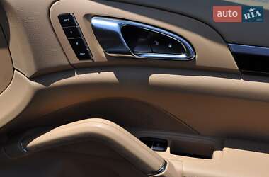 Внедорожник / Кроссовер Porsche Cayenne 2012 в 