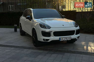Позашляховик / Кросовер Porsche Cayenne 2013 в 