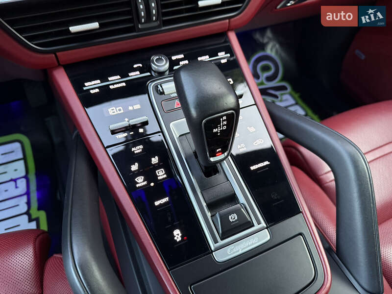 Внедорожник / Кроссовер Porsche Cayenne 2019 в Киеве