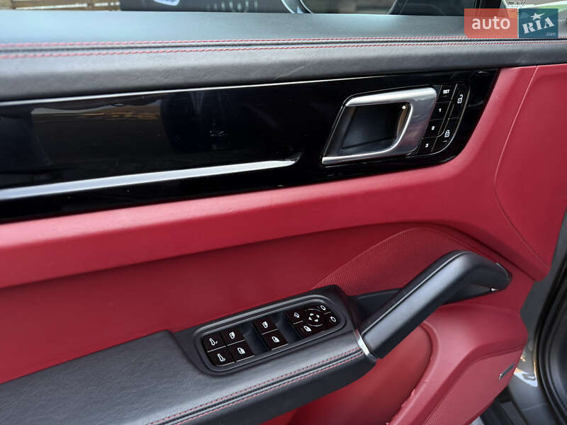 Внедорожник / Кроссовер Porsche Cayenne 2019 в Киеве