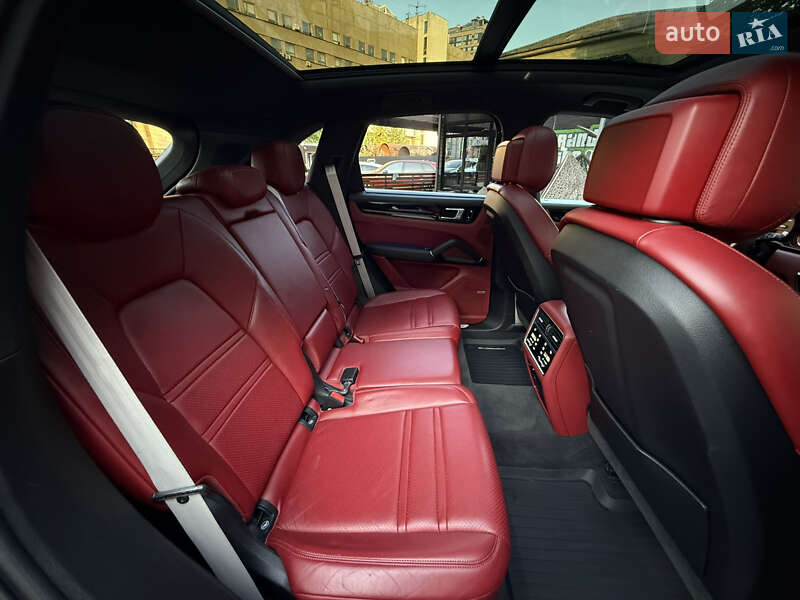 Внедорожник / Кроссовер Porsche Cayenne 2019 в Киеве
