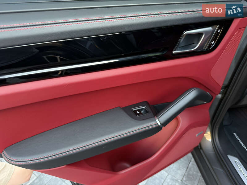 Внедорожник / Кроссовер Porsche Cayenne 2019 в Киеве