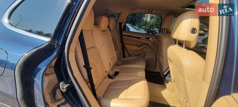 Внедорожник / Кроссовер Porsche Cayenne 2011 в Киеве