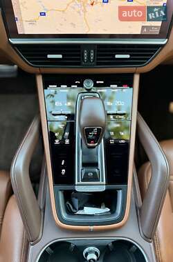 Внедорожник / Кроссовер Porsche Cayenne 2021 в 