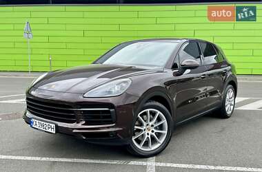 Внедорожник / Кроссовер Porsche Cayenne 2018 в 