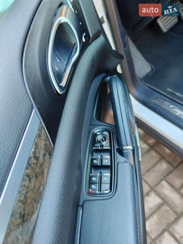 Внедорожник / Кроссовер Porsche Cayenne 2016 в Киеве