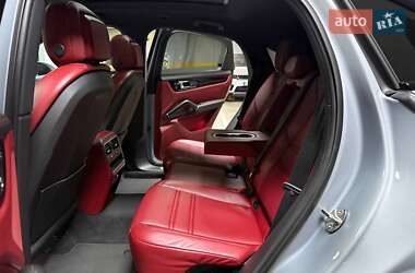 Внедорожник / Кроссовер Porsche Cayenne 2021 в 