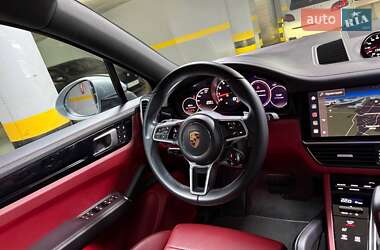 Внедорожник / Кроссовер Porsche Cayenne 2021 в 