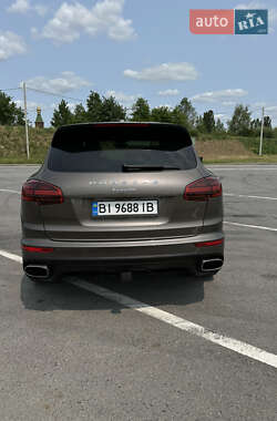 Позашляховик / Кросовер Porsche Cayenne 2015 в Полтаві