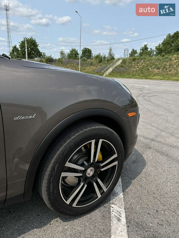 Внедорожник / Кроссовер Porsche Cayenne 2015 в Полтаве