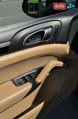 Внедорожник / Кроссовер Porsche Cayenne 2013 в 