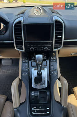 Внедорожник / Кроссовер Porsche Cayenne 2013 в 