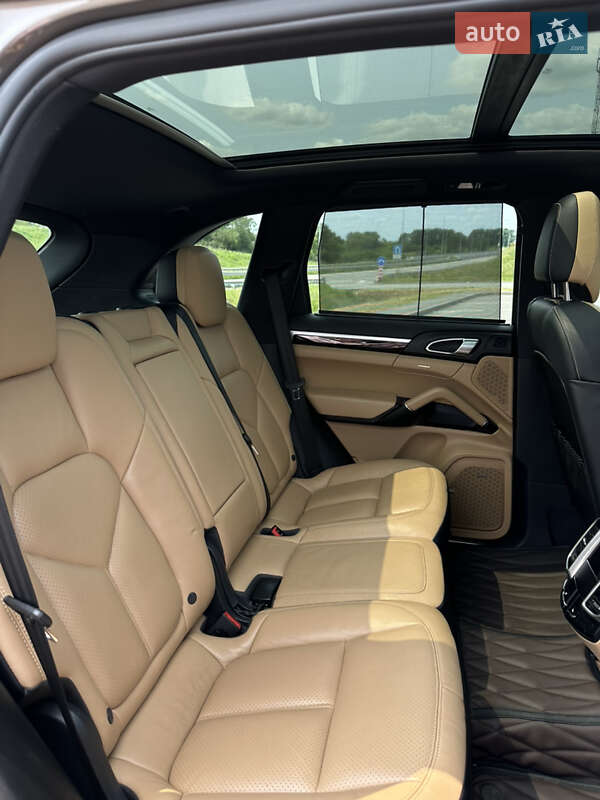 Внедорожник / Кроссовер Porsche Cayenne 2015 в Полтаве