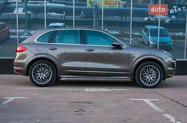 Позашляховик / Кросовер Porsche Cayenne 2013 в 
