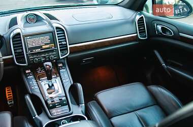 Позашляховик / Кросовер Porsche Cayenne 2013 в 