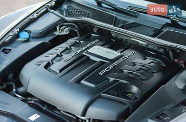 Позашляховик / Кросовер Porsche Cayenne 2013 в 