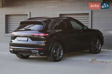 Позашляховик / Кросовер Porsche Cayenne 2019 в 
