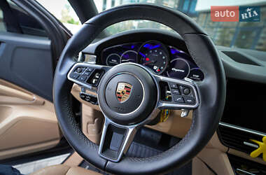 Позашляховик / Кросовер Porsche Cayenne 2019 в 