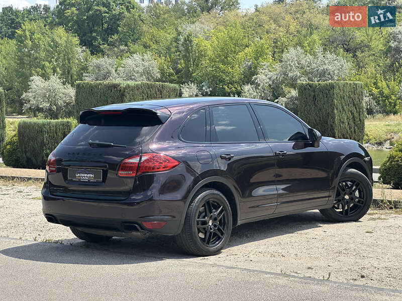 Внедорожник / Кроссовер Porsche Cayenne 2011 в Днепре