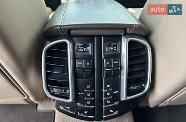 Внедорожник / Кроссовер Porsche Cayenne 2011 в 