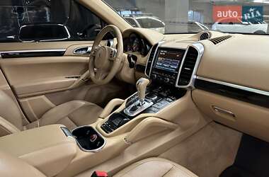 Внедорожник / Кроссовер Porsche Cayenne 2014 в 