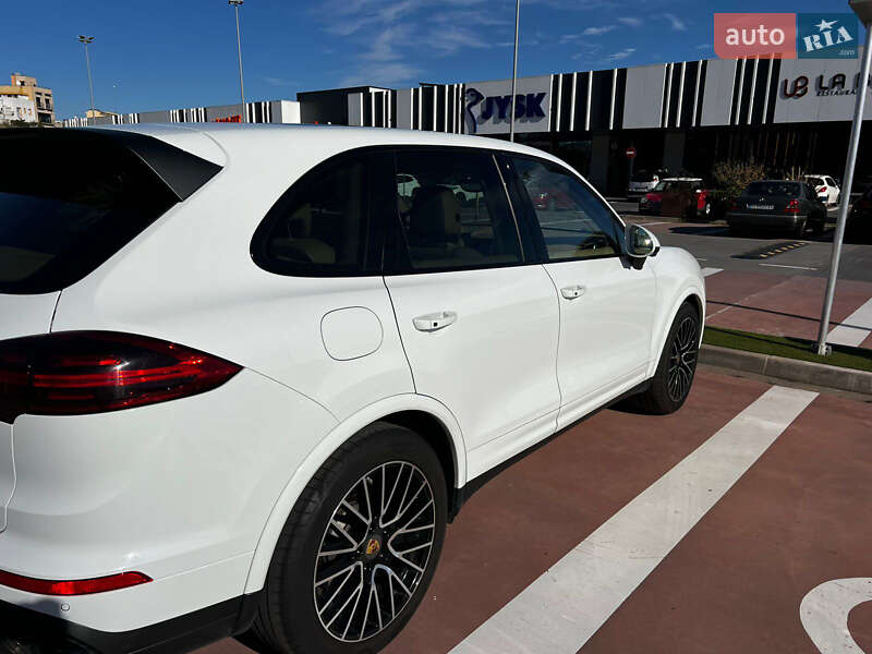 Позашляховик / Кросовер Porsche Cayenne 2016 в Дніпрі
