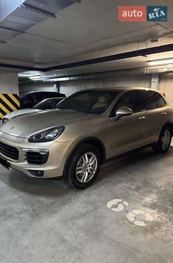 Внедорожник / Кроссовер Porsche Cayenne 2015 в 