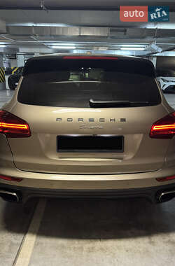 Внедорожник / Кроссовер Porsche Cayenne 2015 в 