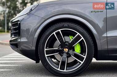 Позашляховик / Кросовер Porsche Cayenne 2024 в 