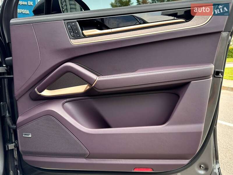 Внедорожник / Кроссовер Porsche Cayenne 2024 в Киеве