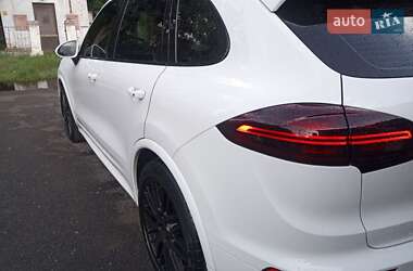 Внедорожник / Кроссовер Porsche Cayenne 2015 в 