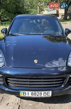 Внедорожник / Кроссовер Porsche Cayenne 2015 в 