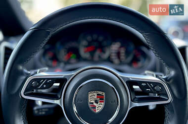 Внедорожник / Кроссовер Porsche Cayenne 2016 в 