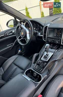 Позашляховик / Кросовер Porsche Cayenne 2015 в 