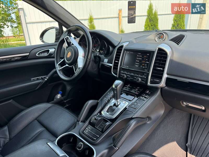 Внедорожник / Кроссовер Porsche Cayenne 2015 в Горохове