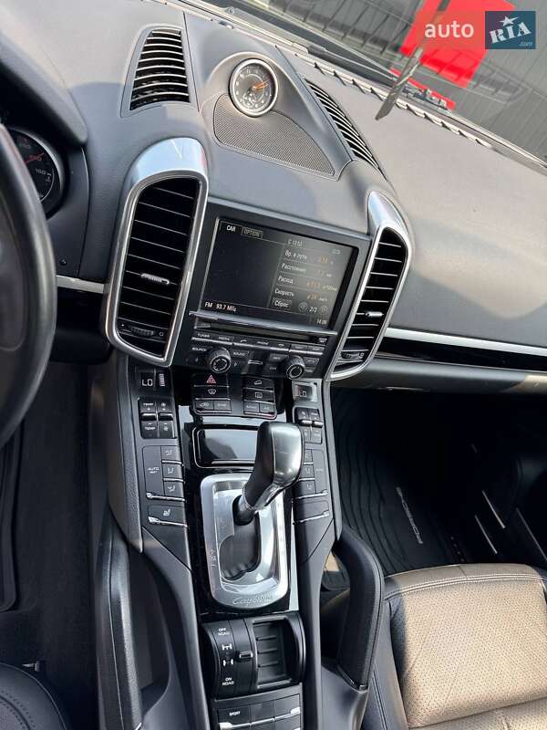 Внедорожник / Кроссовер Porsche Cayenne 2015 в Горохове