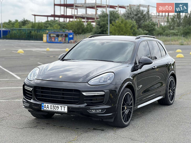 Внедорожник / Кроссовер Porsche Cayenne 2016 в 