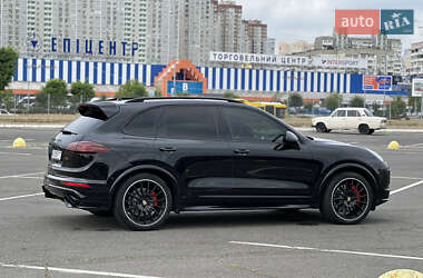 Внедорожник / Кроссовер Porsche Cayenne 2016 в 