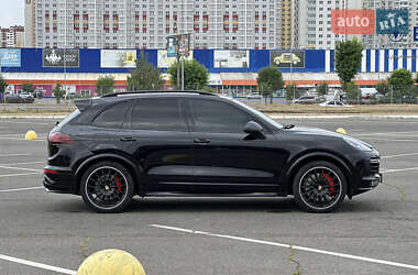 Внедорожник / Кроссовер Porsche Cayenne 2016 в 