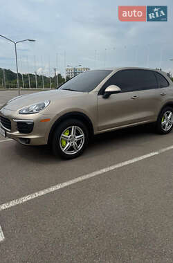 Позашляховик / Кросовер Porsche Cayenne 2016 в Києві