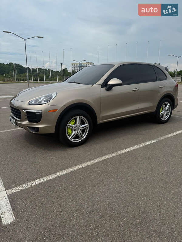 Позашляховик / Кросовер Porsche Cayenne 2016 в 