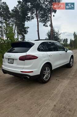 Внедорожник / Кроссовер Porsche Cayenne 2016 в 